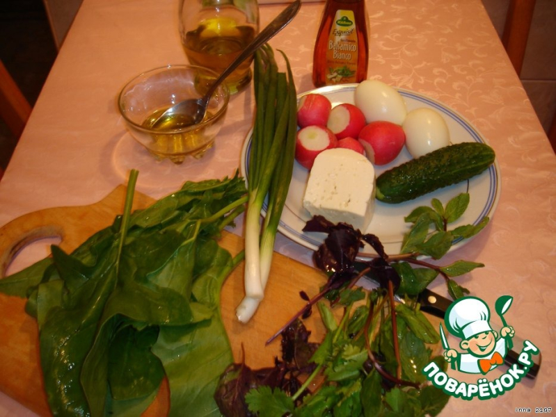 Весенний салат из редиса со шпинатом