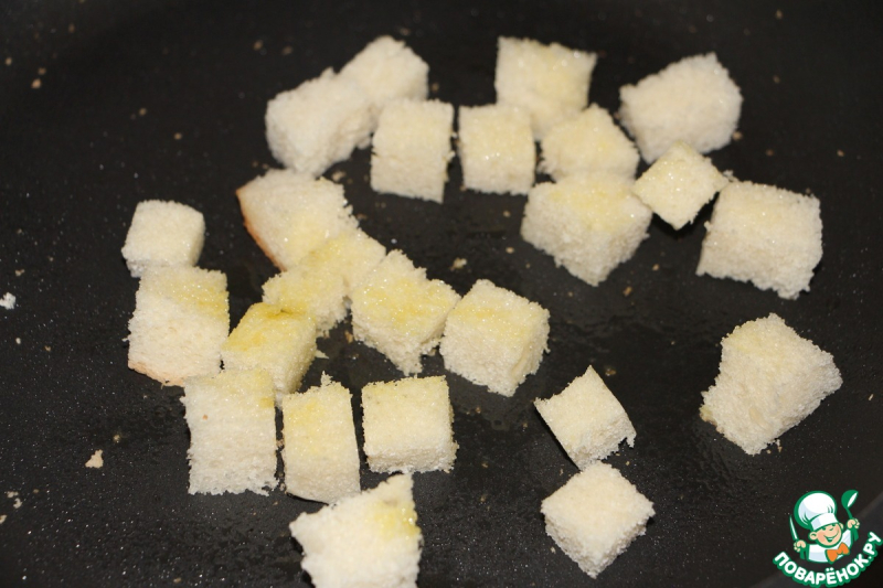 Весенний салат с яйцами и гренками