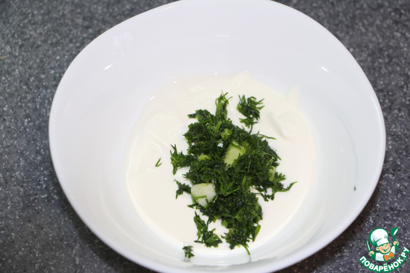 Весенний салат с яйцами и гренками