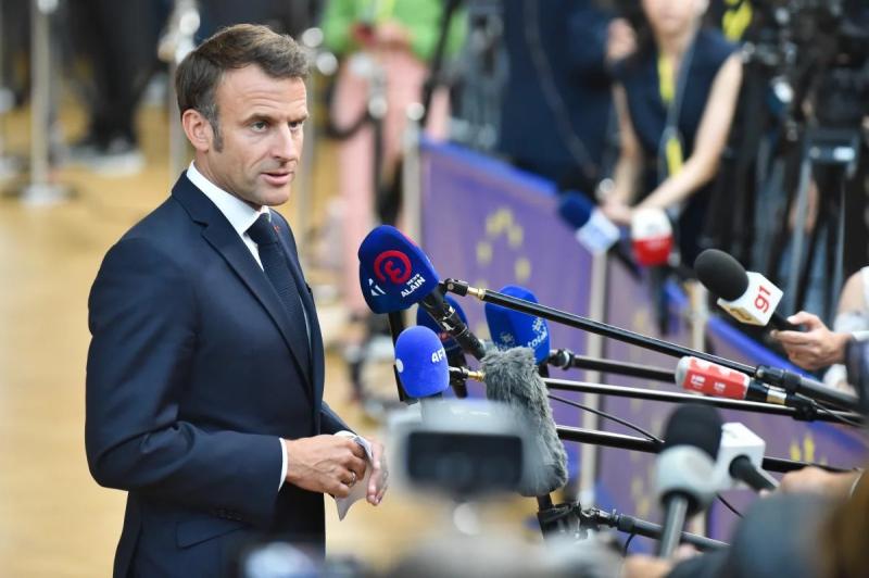 Вице-премьер Италии предложил Макрону ехать с винтовкой в Украину. Париж вызвал посла