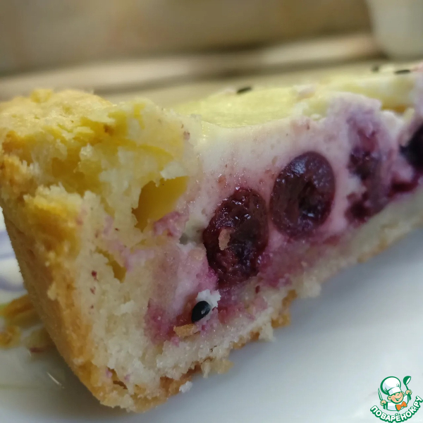 Вишневый пирог в сметанной заливке