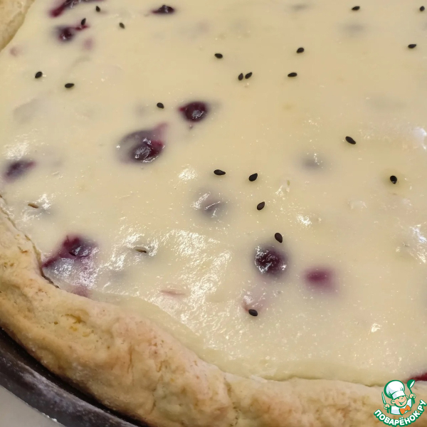 Вишневый пирог в сметанной заливке