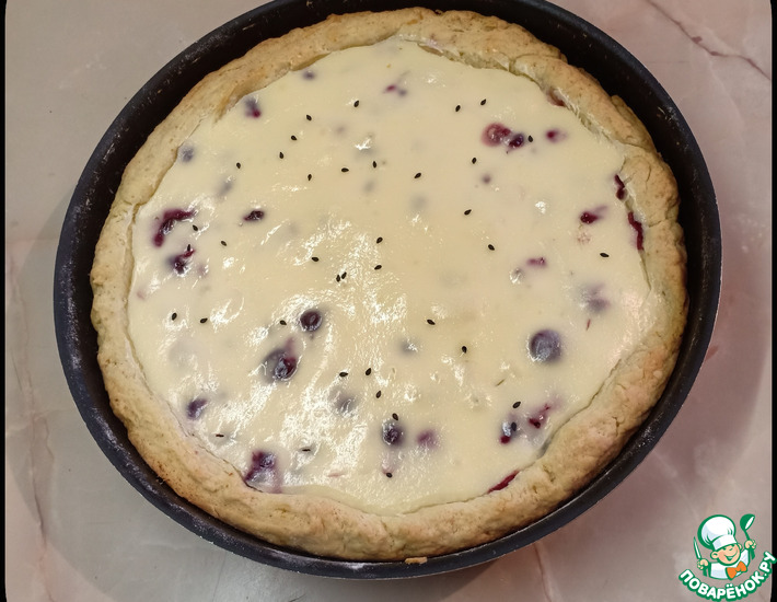 Вишневый пирог в сметанной заливке