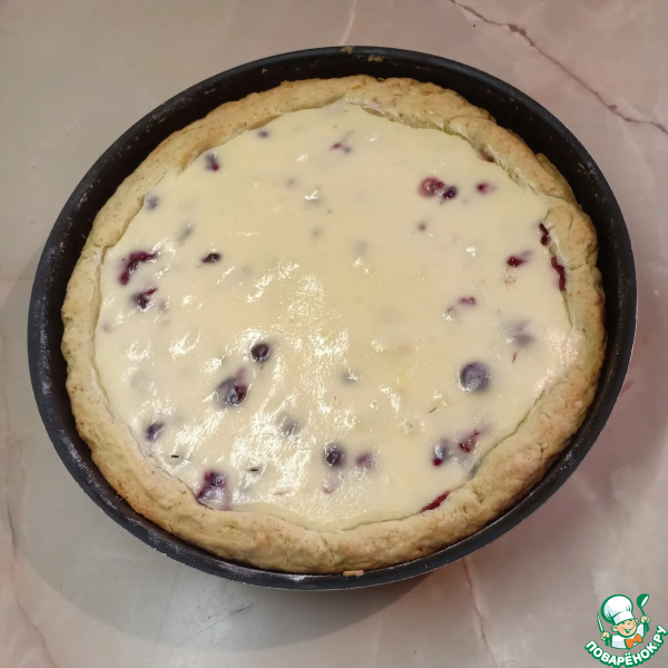 Вишневый пирог в сметанной заливке