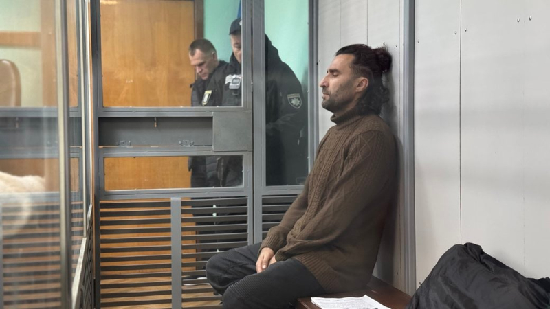 Водителю Mercedes, избившему велосипедиста в Киеве, изменили меру пресечения