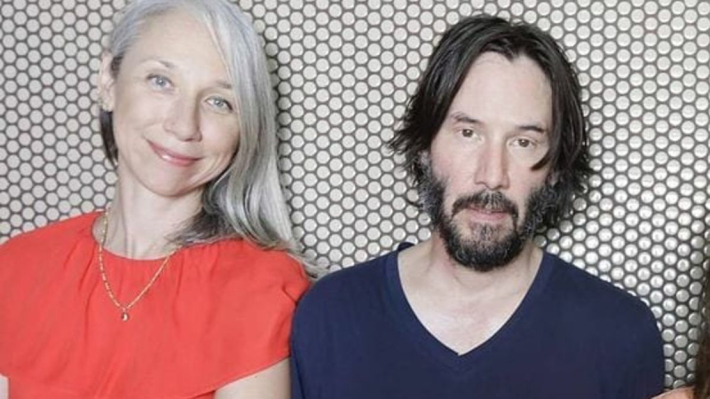 Возлюбленная Киану Ривза опровергла информацию об их свадьбе: "Новость фальшивая"