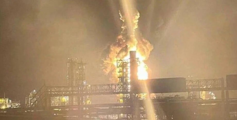 ВСУ нанесли удар по одному из крупнейших НПЗ России