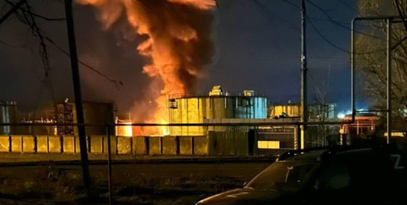 ВСУ нанесли удары по НПЗ в Рязани и нефтебазе в Луганске | ВИДЕО
