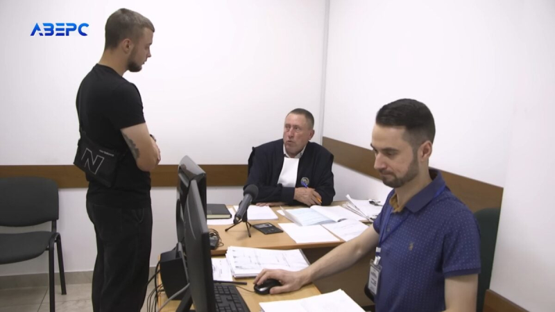 Вы что, таксист?!: Луцкий судья отчитал патрульного за доставку мужчины в ТЦК | ВИДЕО