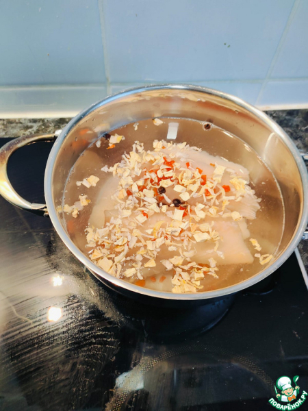 Заливной пирог-рыбник с бульоном