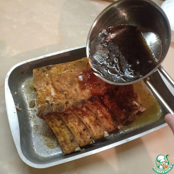 Запеченые свиные ребрышки в соево-винной глазури