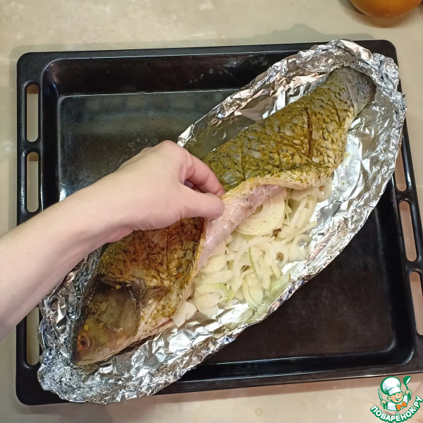 Запеченый белый амур под сметанной корочкой