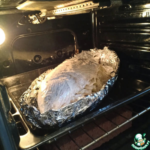 Запеченый белый амур под сметанной корочкой