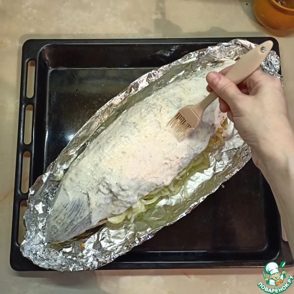 Запеченый белый амур под сметанной корочкой