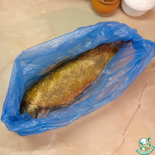 Запеченый белый амур под сметанной корочкой