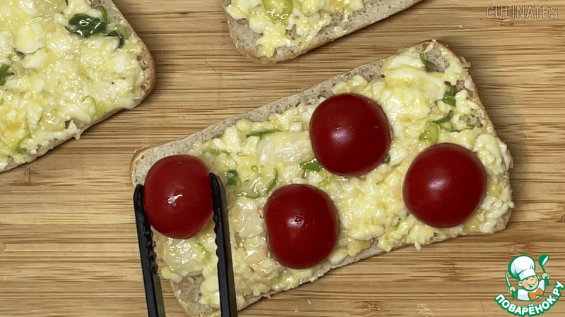 Запечённые булочки с сыром и помидорами