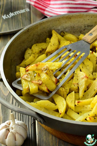 Запечённый картофель с чесноком по-провански