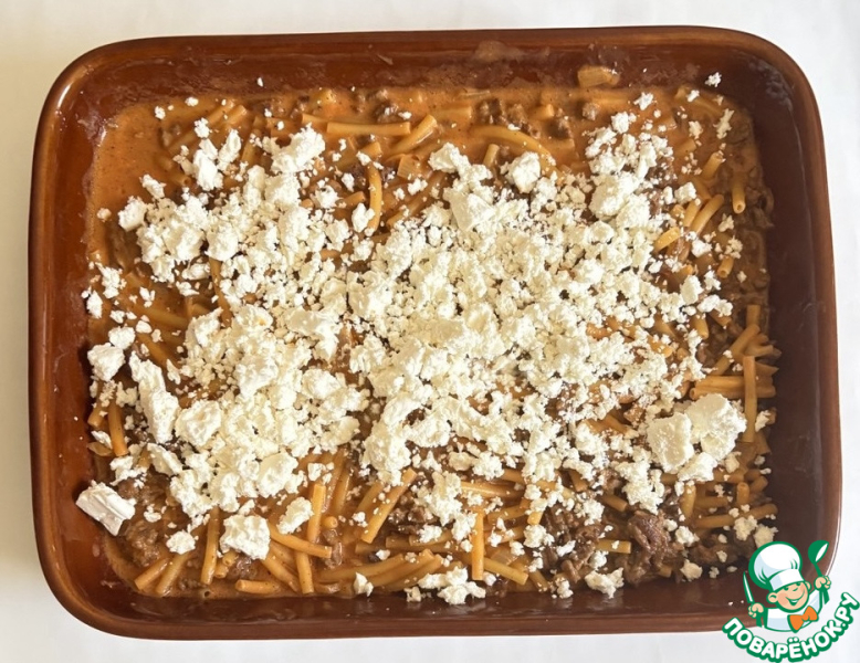 Запеканка с макаронами, фаршем и фетой