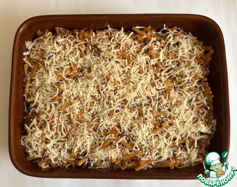 Запеканка с макаронами, фаршем и фетой