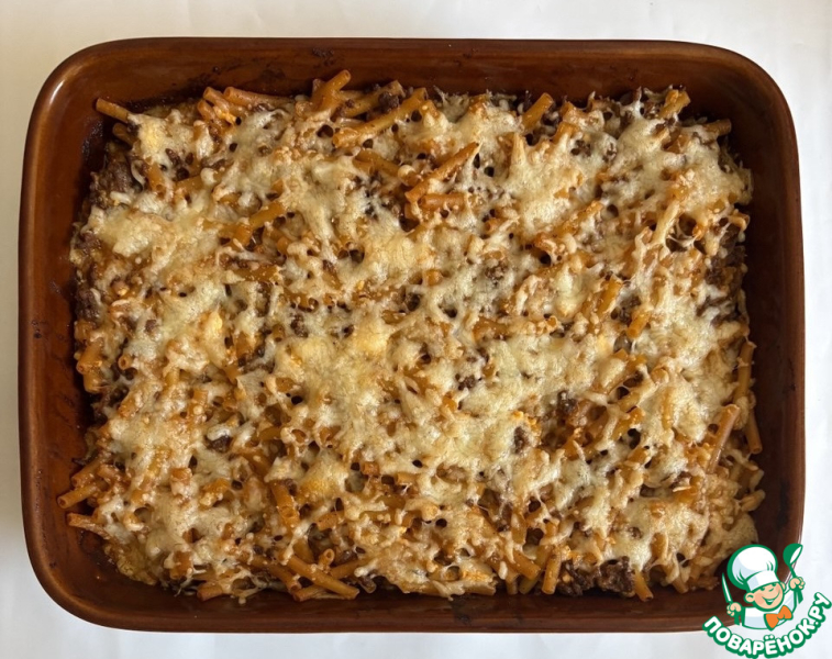 Запеканка с макаронами, фаршем и фетой