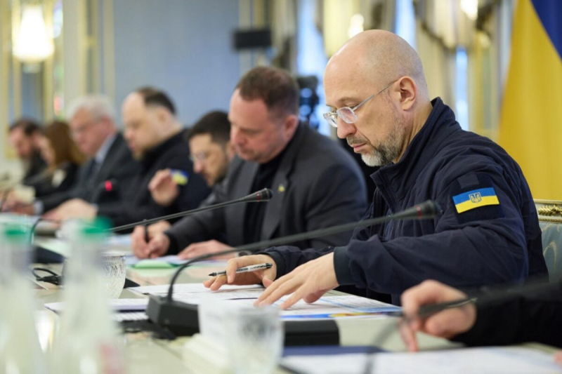 Зеленский поручил Шмыгалю обеспечить производство и экспорт дронов до конца года