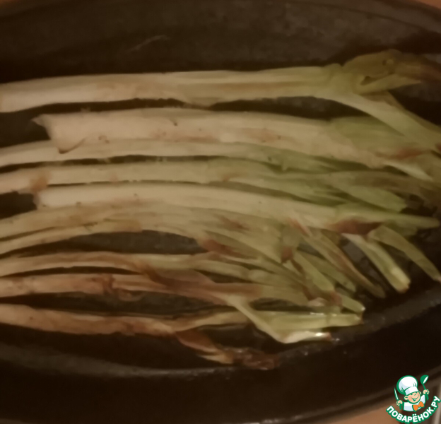 Зелёный лук с жареным чесноком, нутом