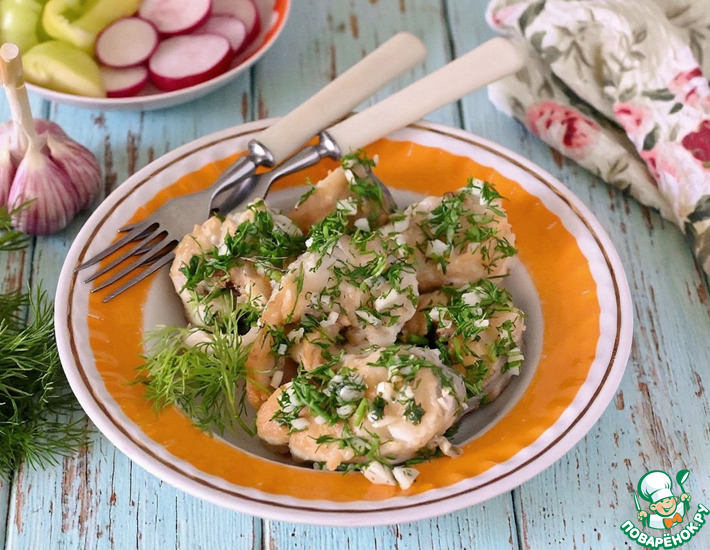 Жареный минтай с укропом и чесноком
