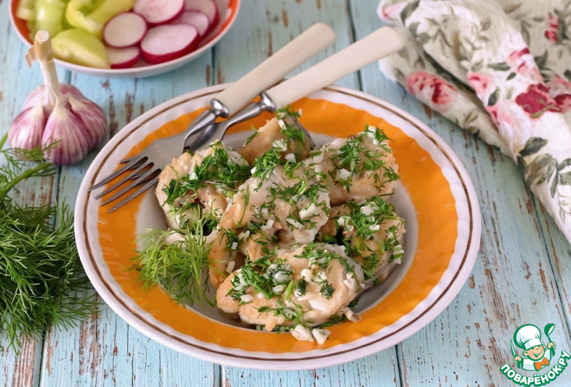 Жареный минтай с укропом и чесноком