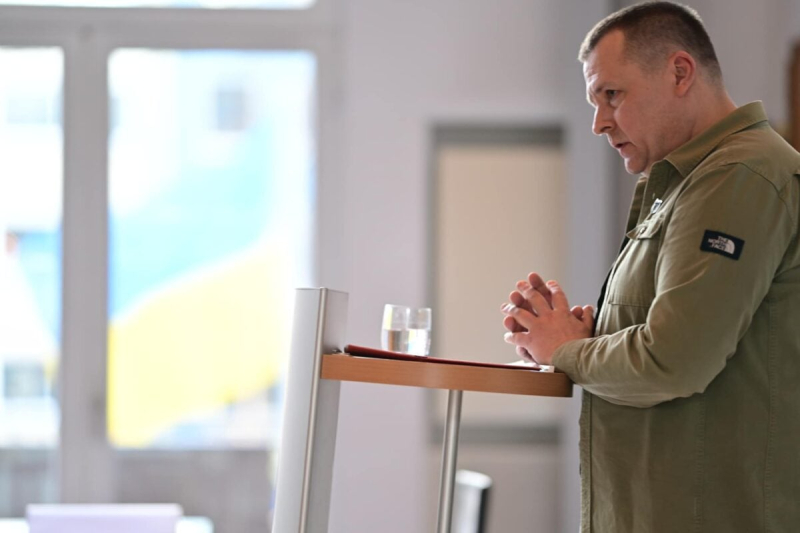 Зима не будет простой: Филатов призвал включать отопление украинцам «как можно позже»