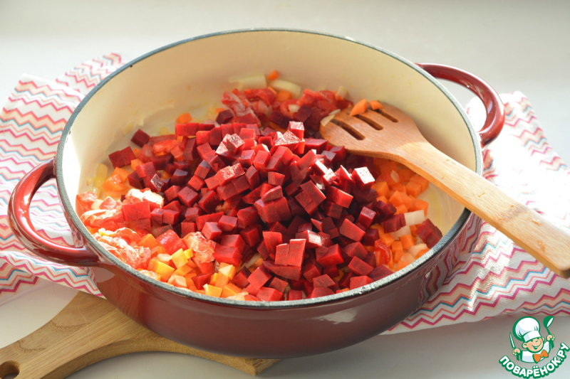 Зимнее овощное рагу со свеклой